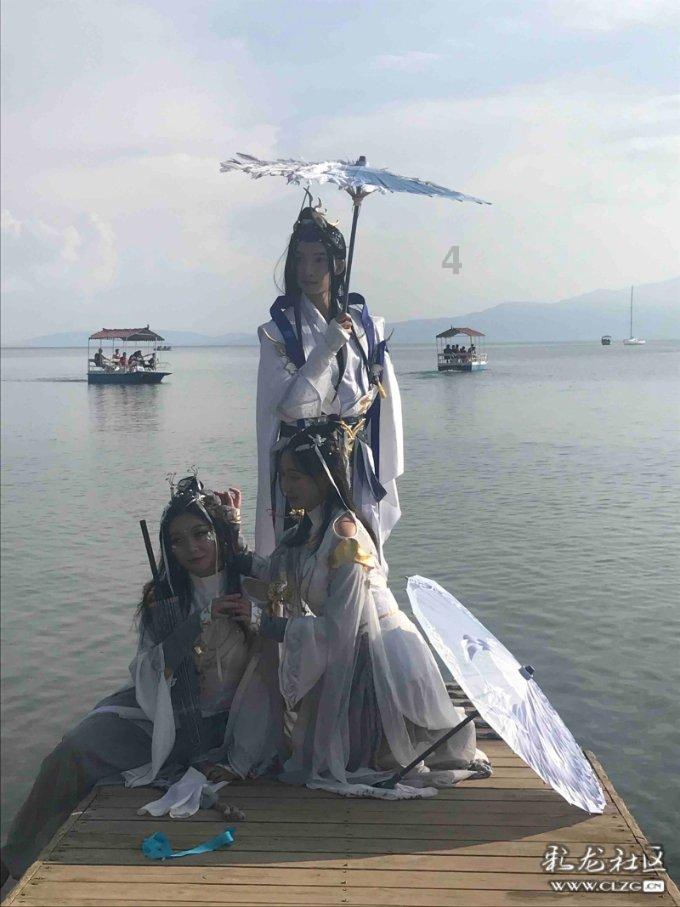 如何将多个word文档合并，保持各自页眉页脚也不变？游戏画面